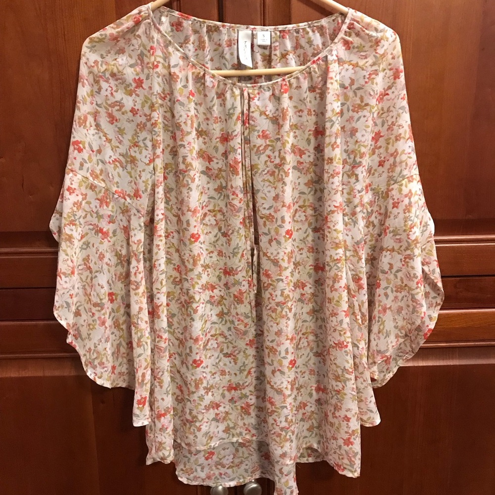 💥Clearout Lovely floral blouse, bell sleeves